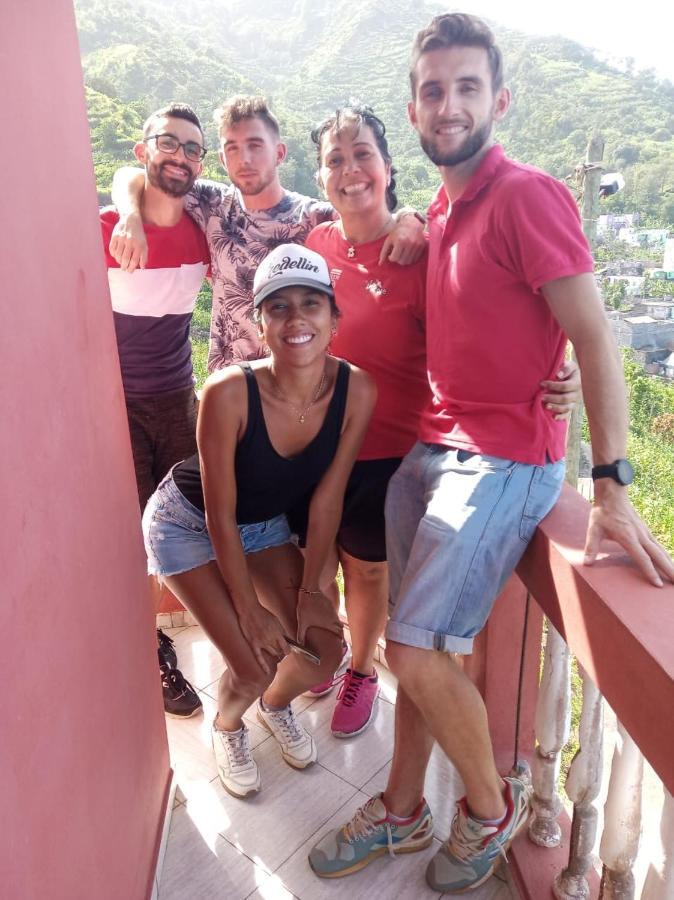 Gira Lua Hostal Igreja Exterior foto